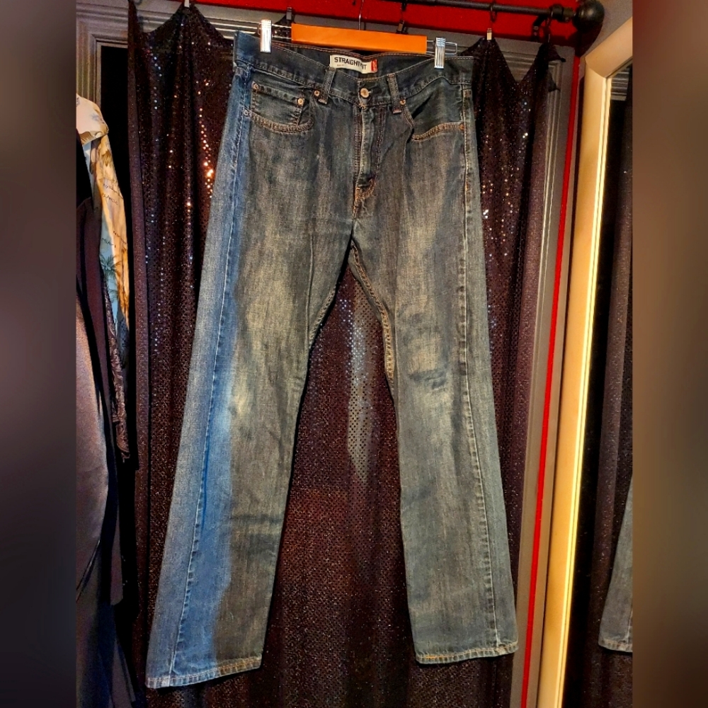 Levi's 505 straight fit jeans size 32x34